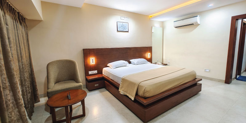 Executive Room With Deck /website/images/rooms/room-with-deck/room-with-deck-1.jpg